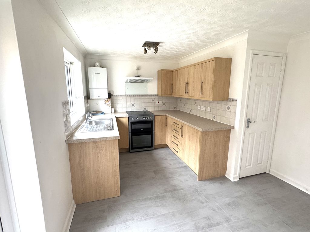 Property photo 2 of 12 Kitchen