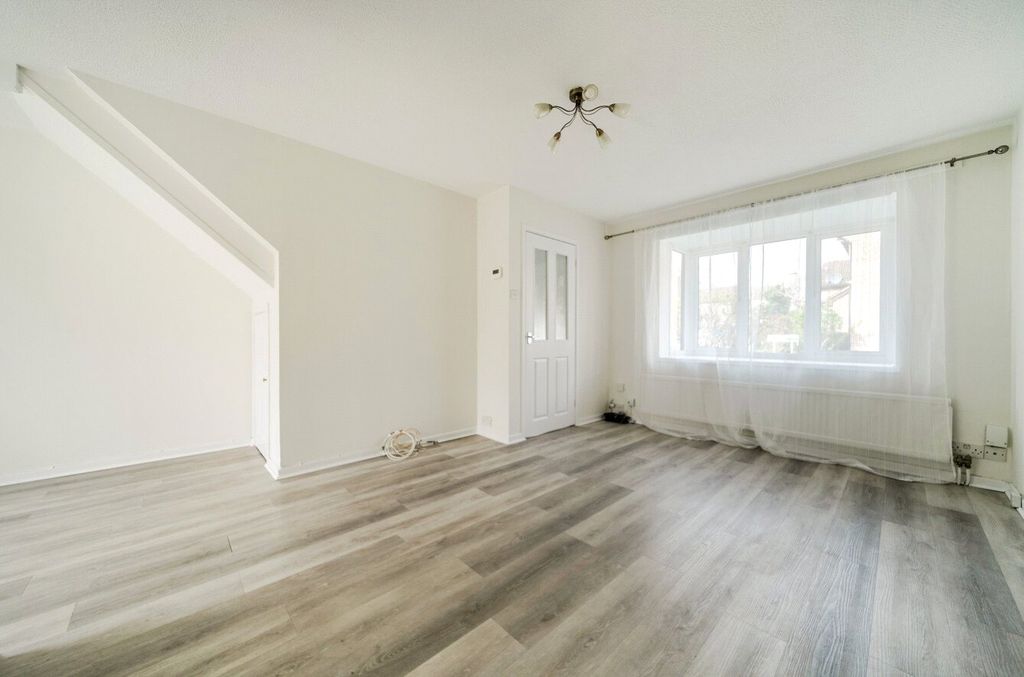 Property photo 2 of 17 Reception