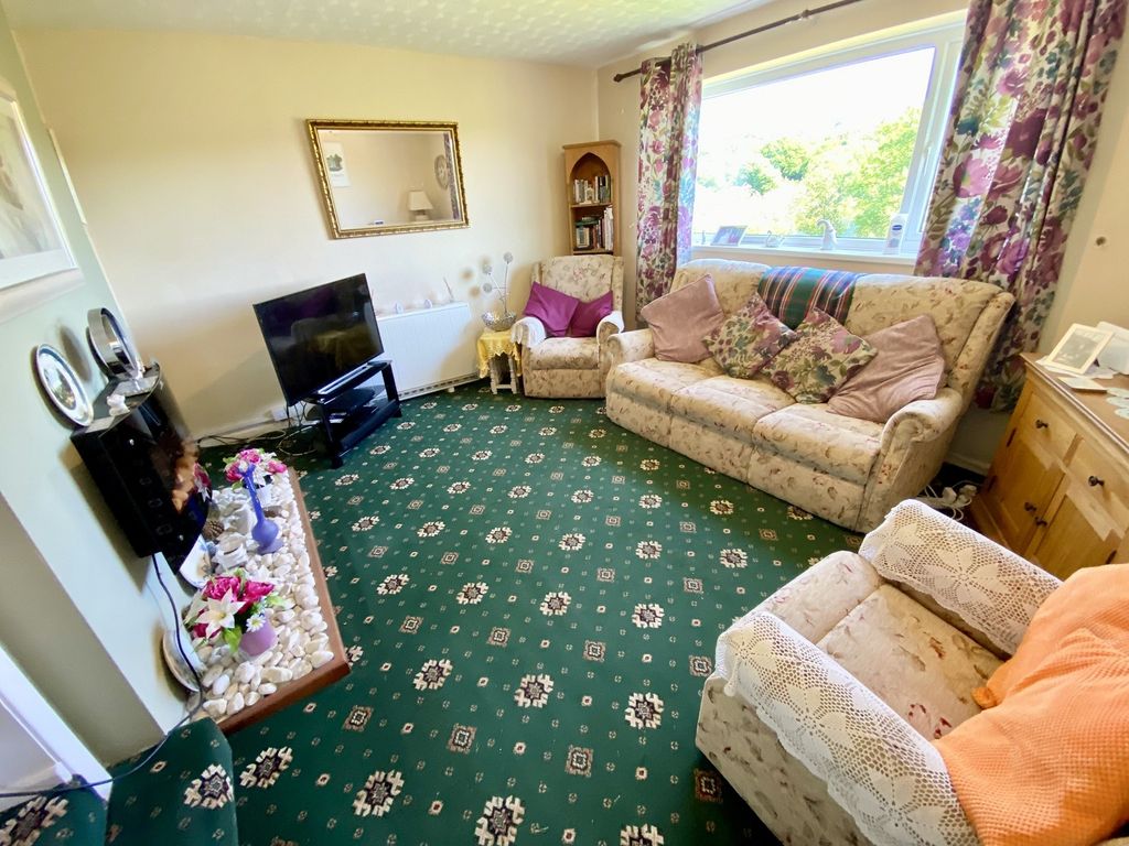 Property photo 2 of 16 Lounge