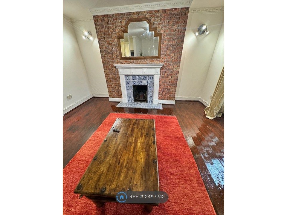 Property photo 3 of 20 Lounge