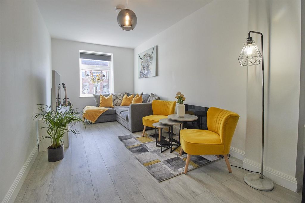 Property photo 2 of 10 Upper House, Hinckley 2.Jpg