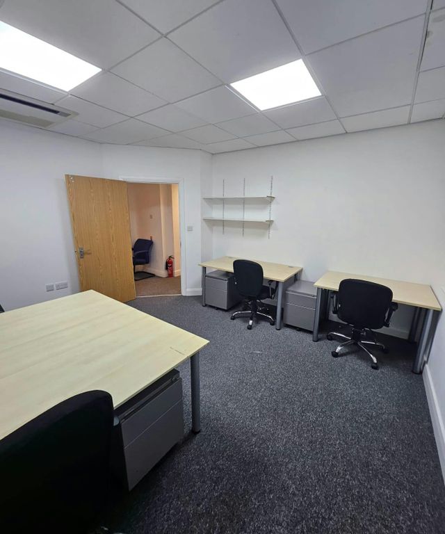Property photo 3 of 6 CH G3  4 Desk Oct 24.Jpg