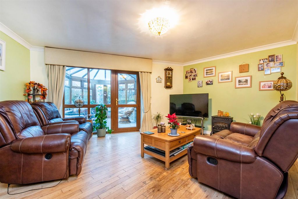 Property photo 2 of 22 Lounge