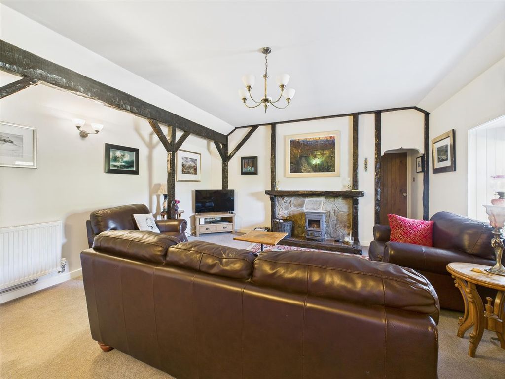 Property photo 2 of 44 Lounge