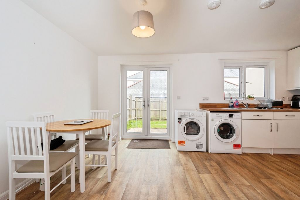 Property photo 3 of 17 Kitchen Diner