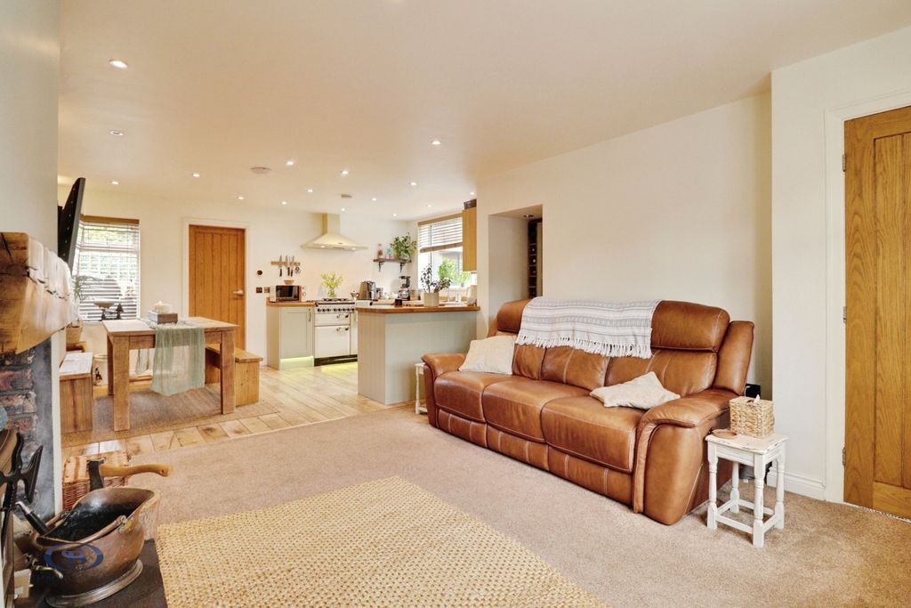 Property photo 2 of 25 Pbox-Img.Jpg