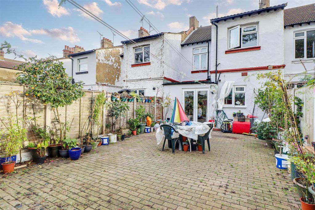 Property photo 2 of 19