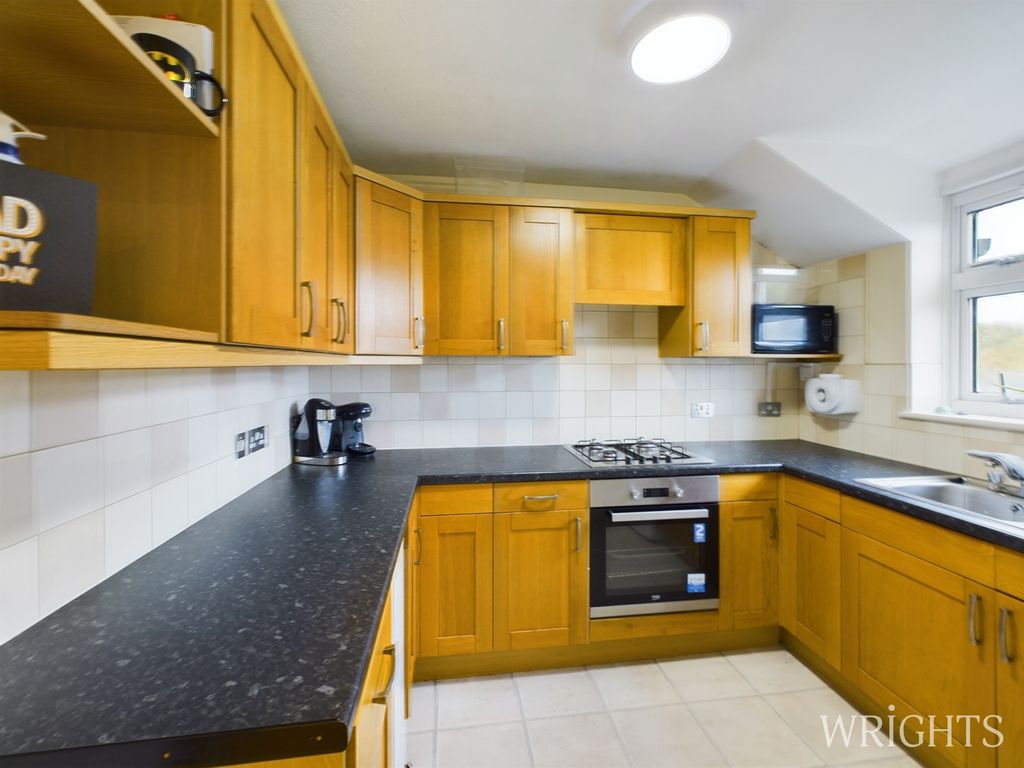 Property photo 3 of 9 Kit