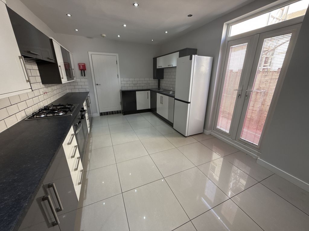 Property photo 3 of 15 Kitchen