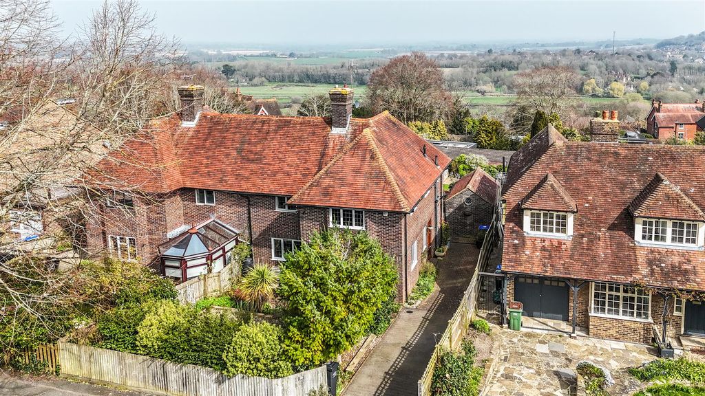 Property photo 1 of 28 19 Gundrda Drone-4.Jpg