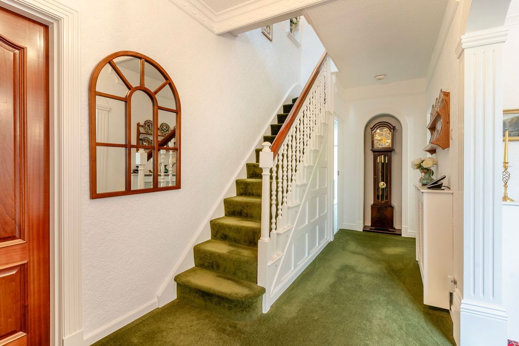 Property photo 2 of 32