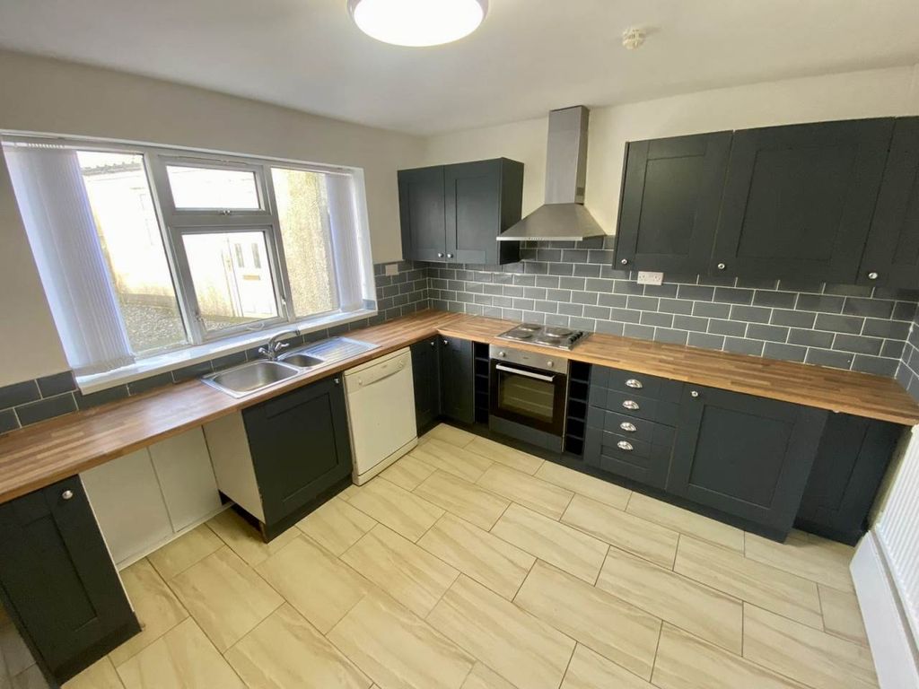 Property photo 2 of 20 Kitchen 2