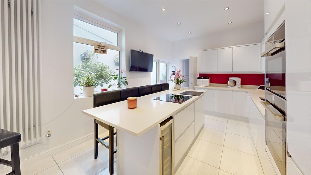Property photo 3 of 19 2-Park-Avenue-Kitchen 1.Jpg