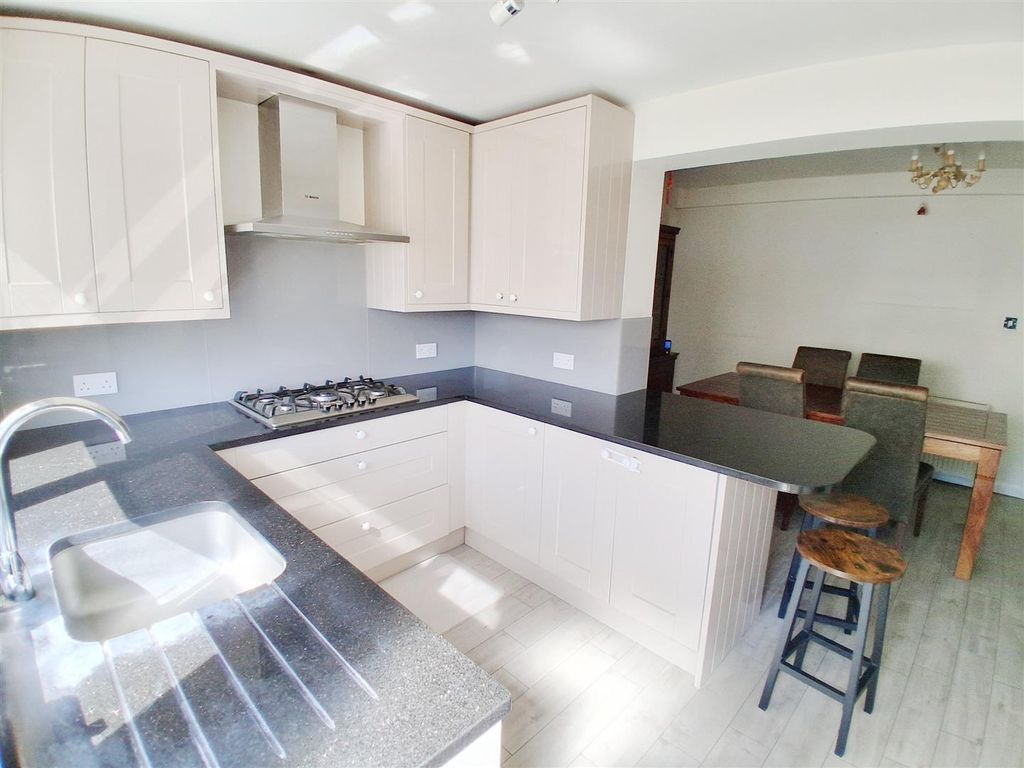 Property photo 2 of 25 7