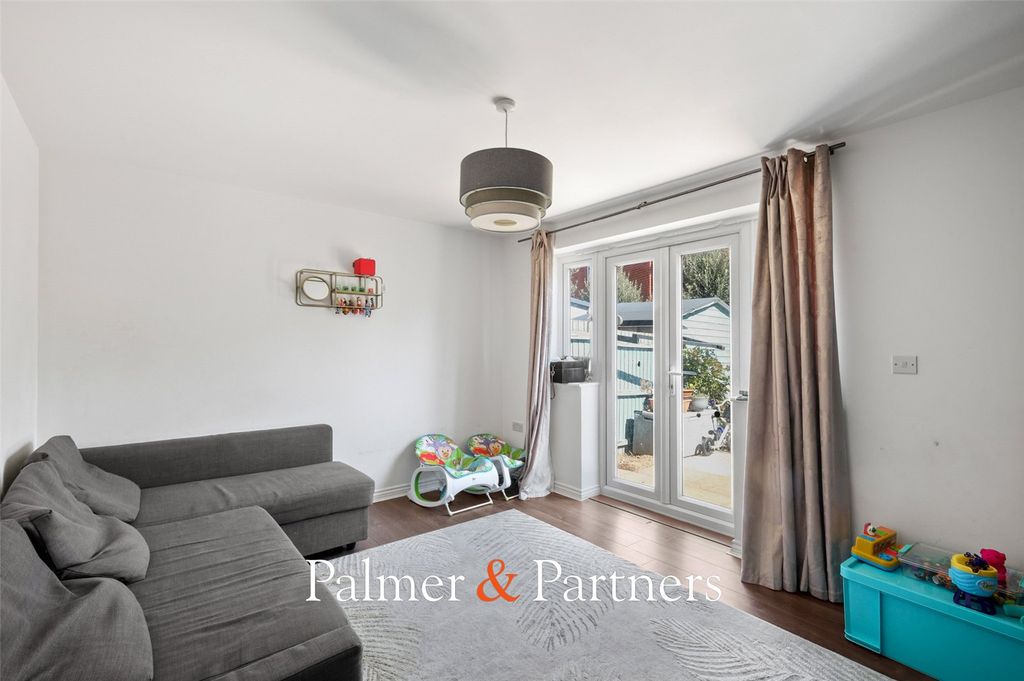 Property photo 3 of 18 Picture No. 17