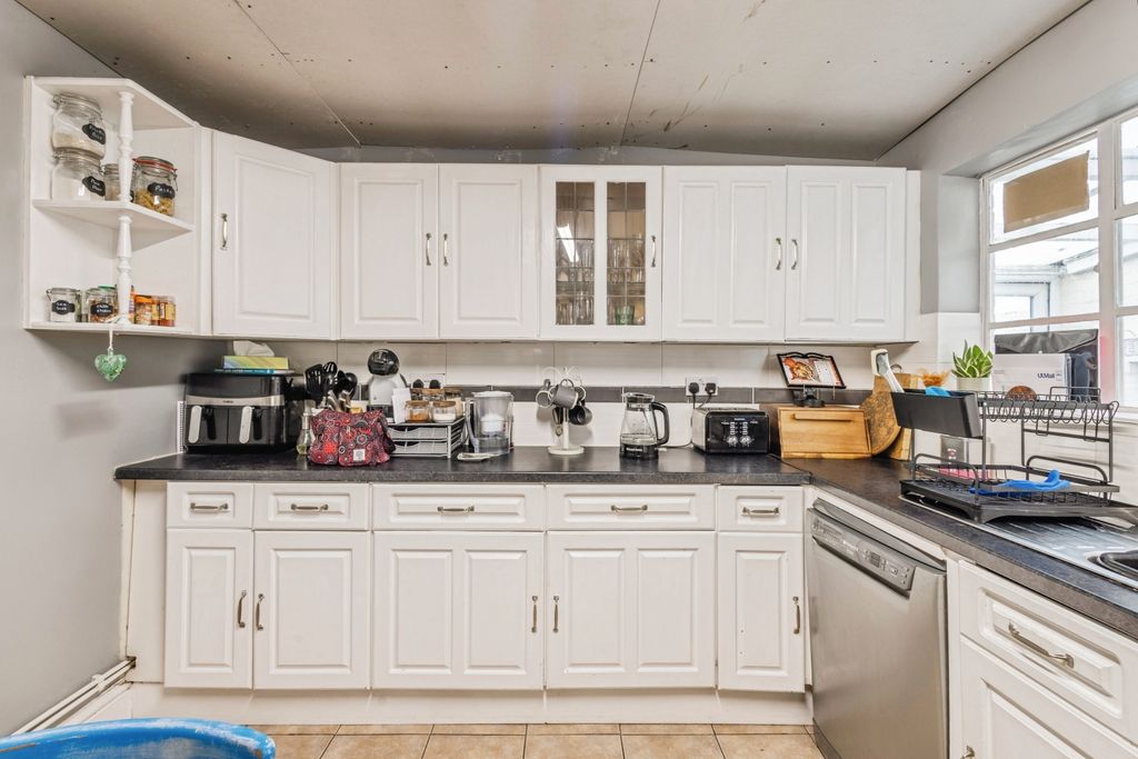 Additional image 7 of 4 bed terraced house for saleChurch Street, Highbridge TA9