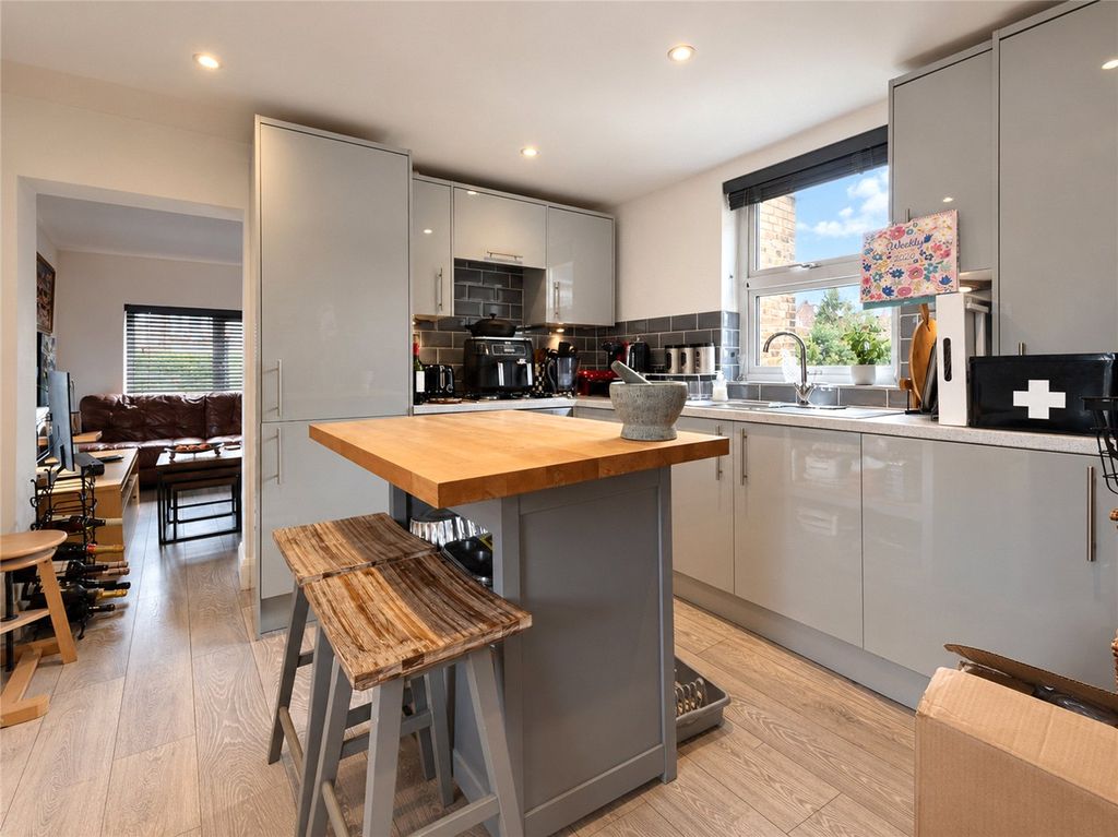 Property photo 1 of 10 Kitchen 2