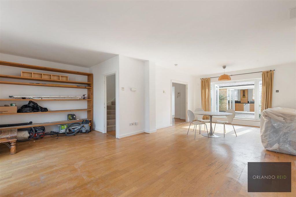 Property photo 2 of 12 6 Floris Place Sw4 0Hh-9.Jpg