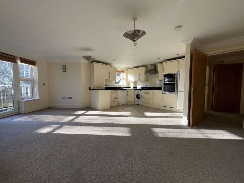 Property photo 3 of 7 Lounge Kitchen (1)