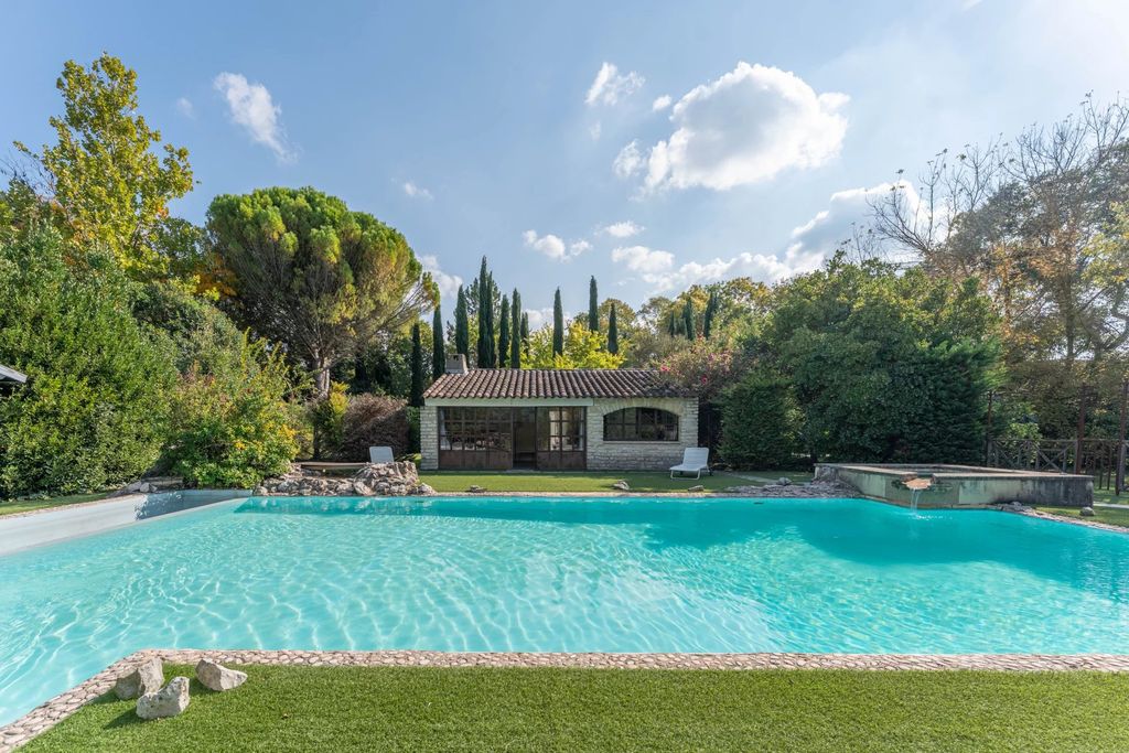 Property photo 3 of 28