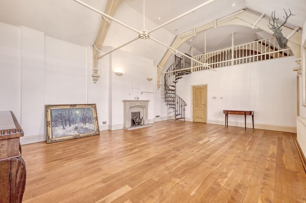 Property photo 2 of 21