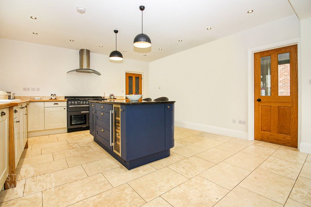 Property photo 2 of 25