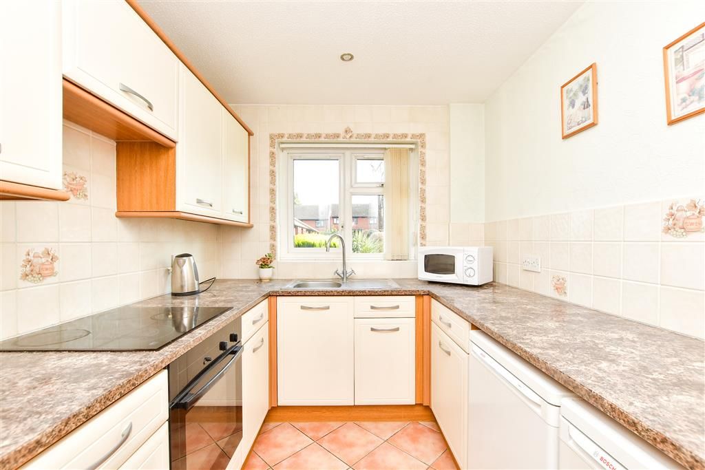 Property photo 3 of 10 Kitchen