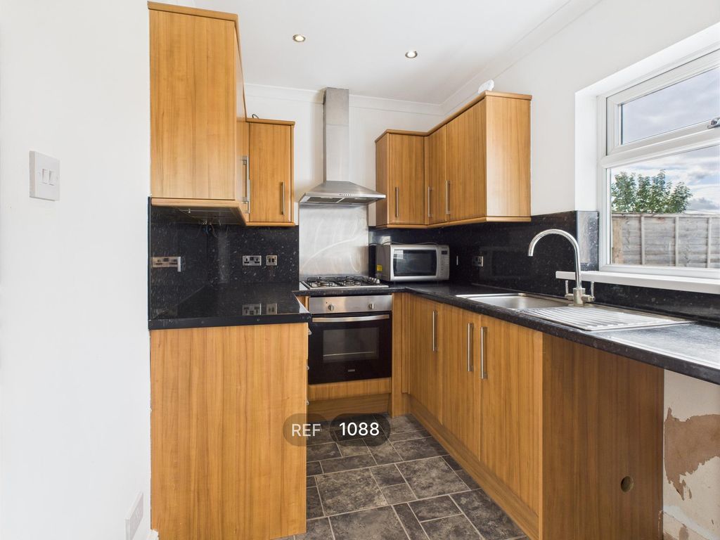 Property photo 2 of 21 Kitchen