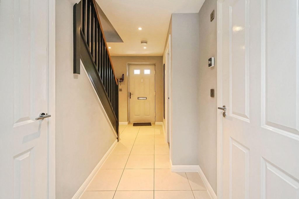 Property photo 3 of 40 Hallway