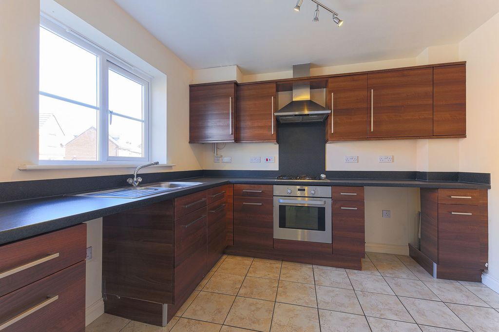 Property photo 3 of 16 Kitchen