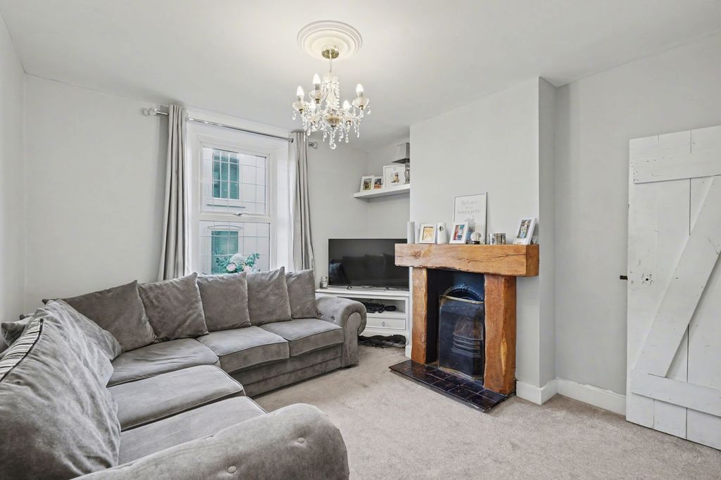 Property photo 3 of 12