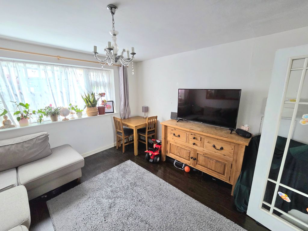 Property photo 2 of 8