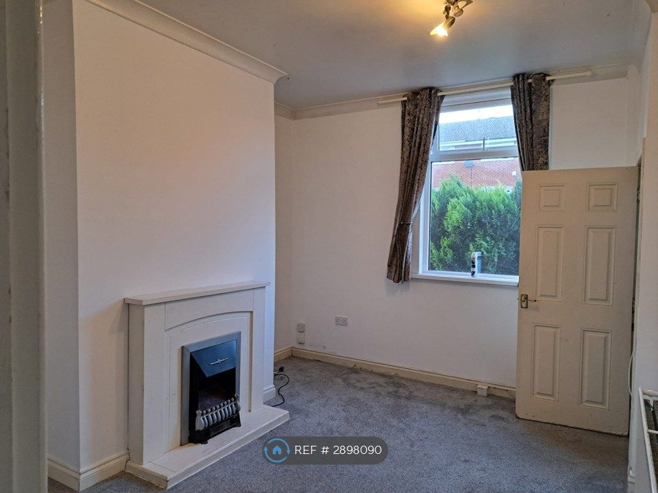 Property photo 1 of 10 Lounge