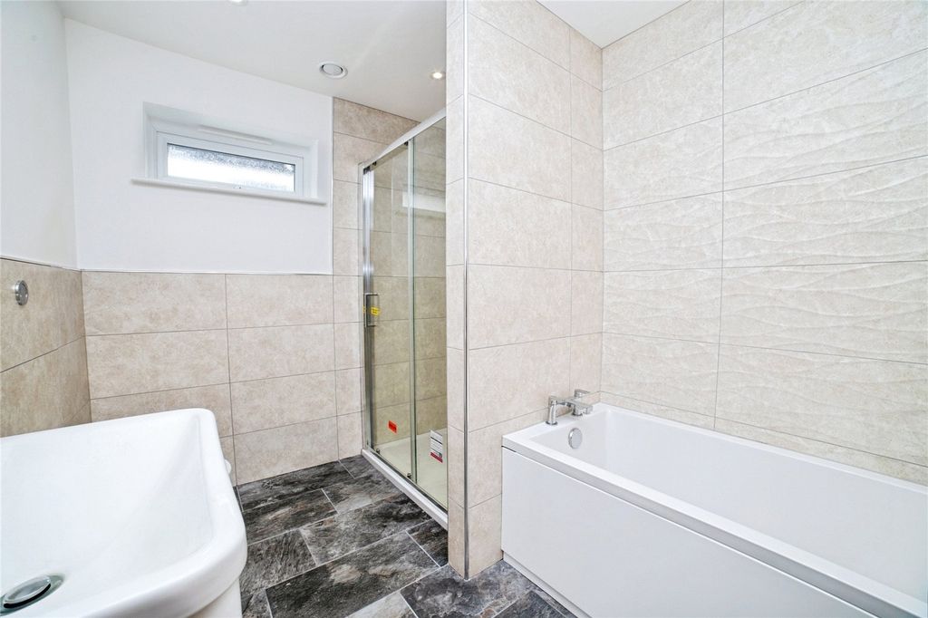 Property photo 3 of 17 Bathroom