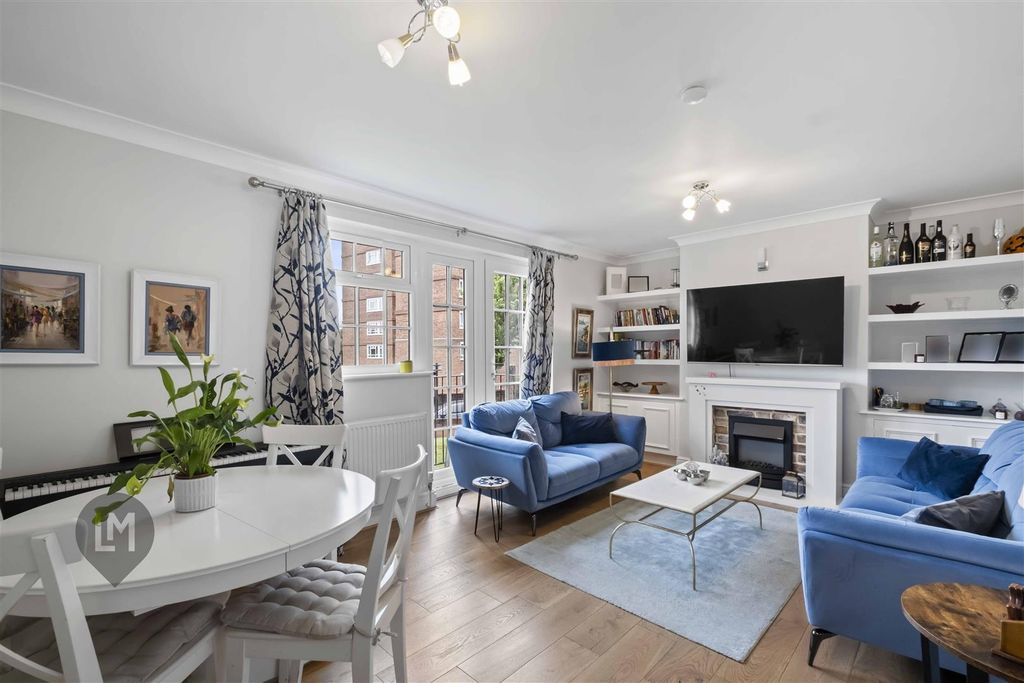 Property photo 1 of 7 Living/Dining Room