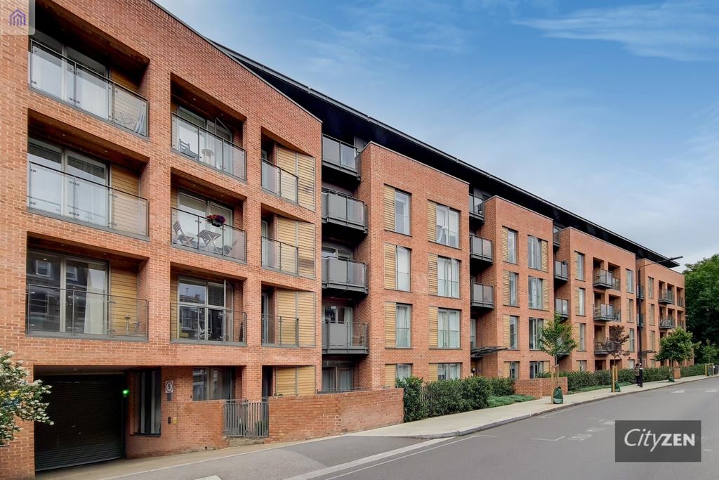 Property photo 1 of 11 Beaufort Court