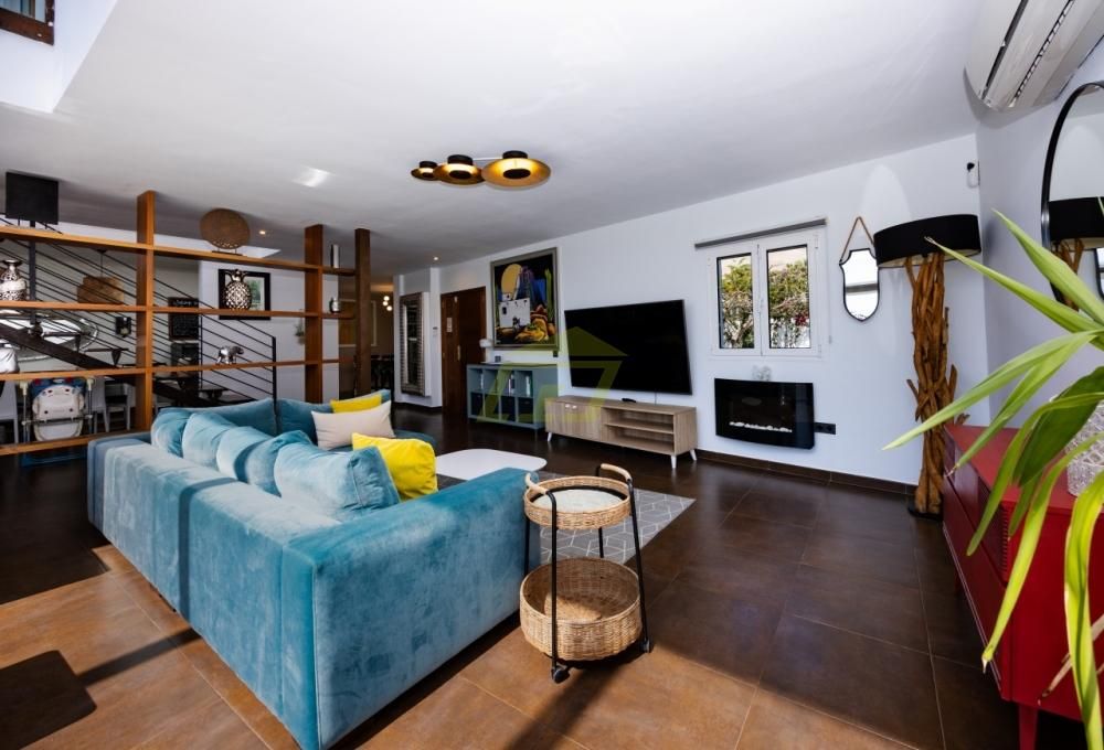 Property photo 2 of 23