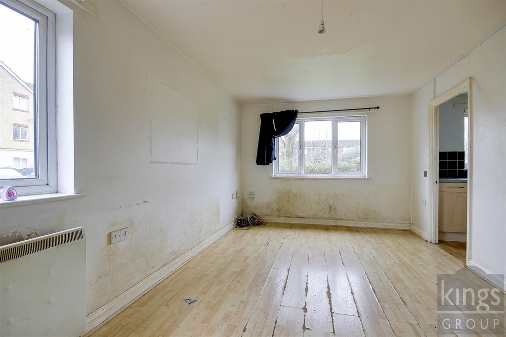 Property photo 3 of 12