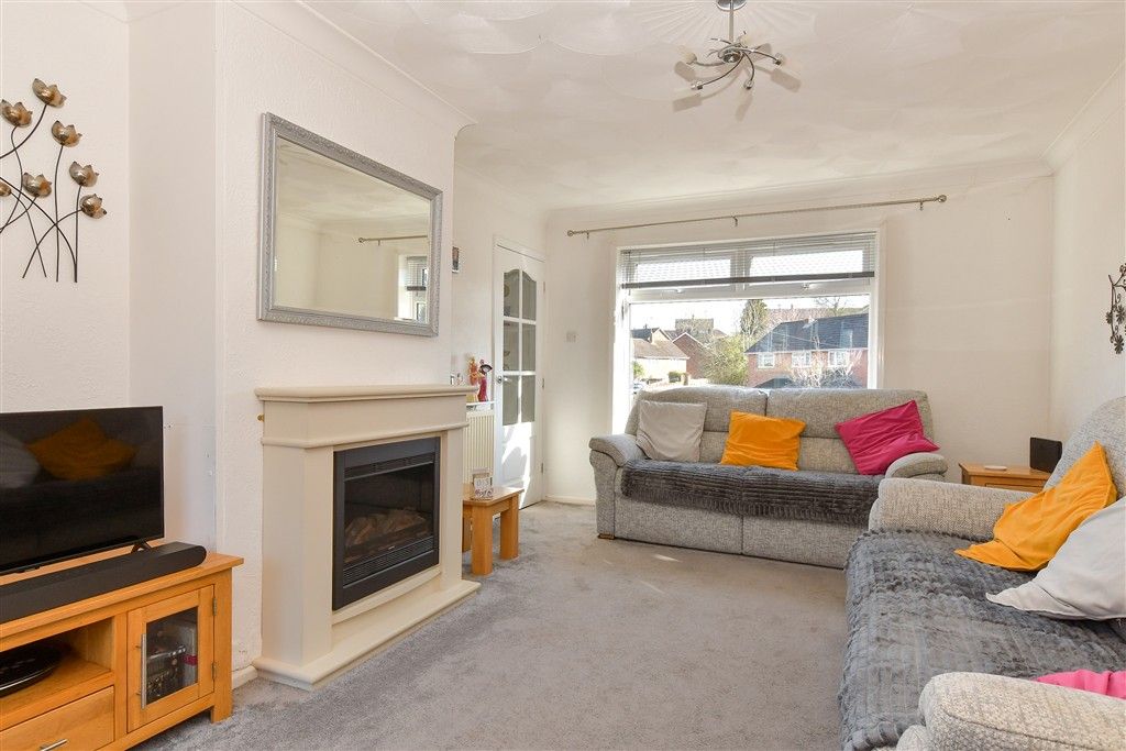 Property photo 3 of 9 Lounge