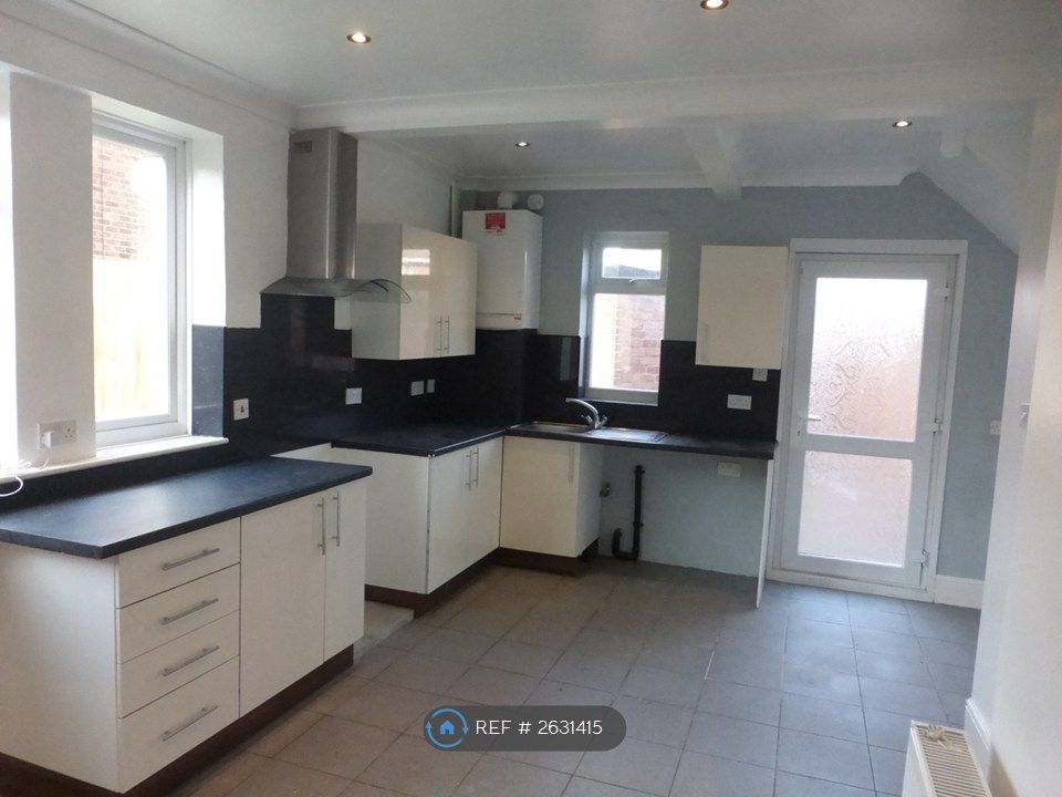 Property photo 2 of 14 Kitchen 1