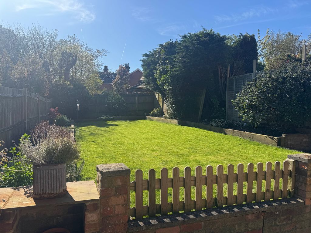 Property photo 3 of 18 Garden 1