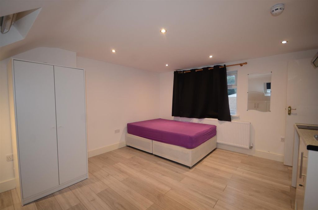 Property photo 2 of 20 Bradenham (2).Jpg