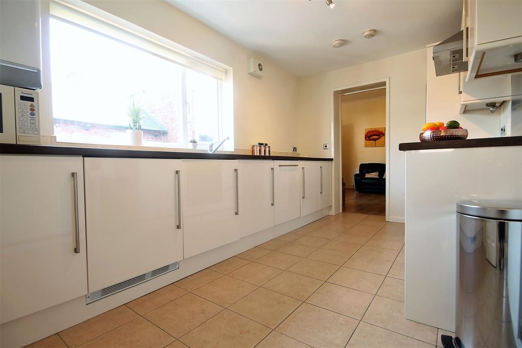 Property photo 3 of 9 51647.Jpg