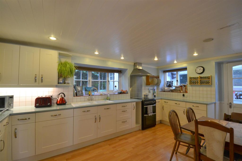 Property photo 2 of 14 Kitchen.Jpg