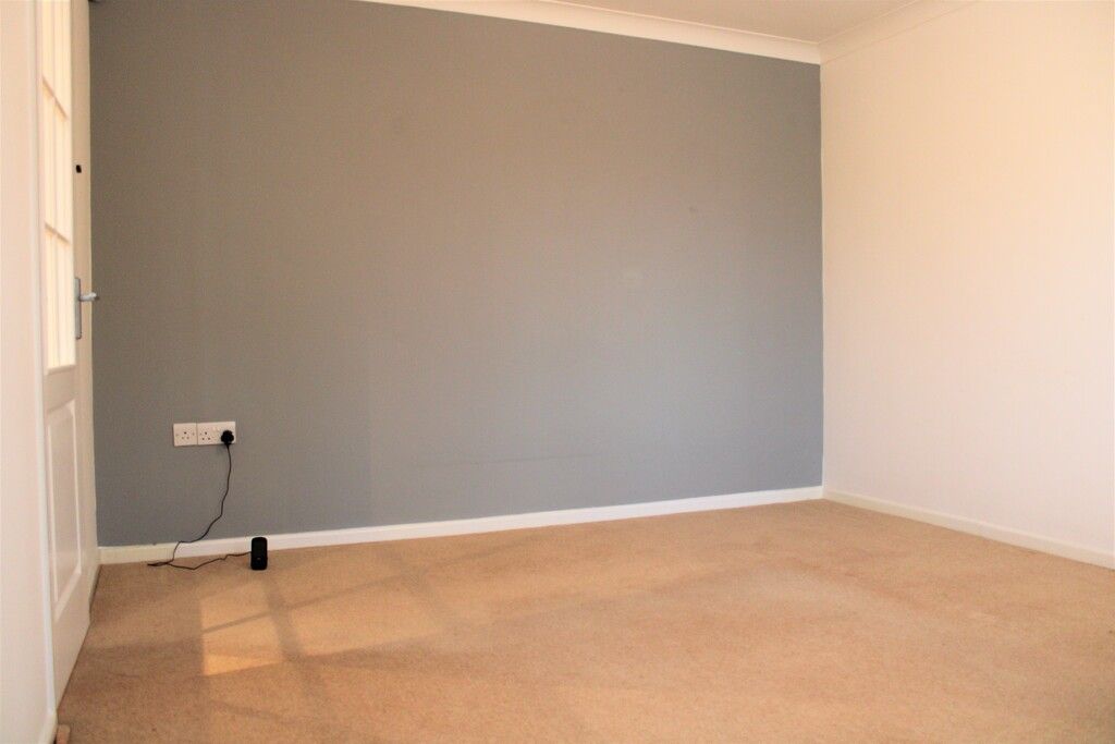 Property photo 3 of 20 Lounge