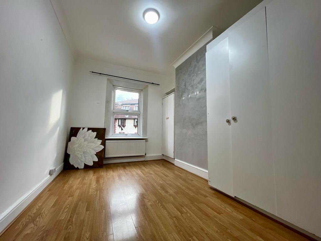 Property photo 3 of 9 Gallery