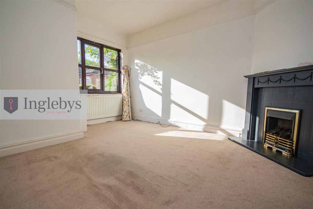 Property photo 2 of 30
