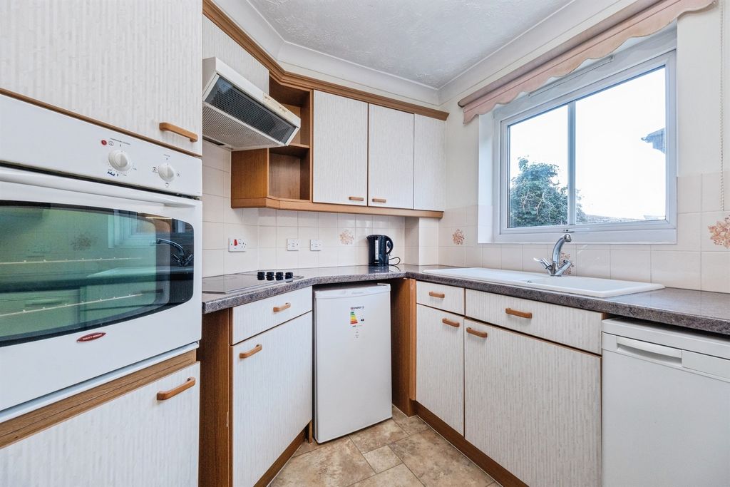 Property photo 2 of 14