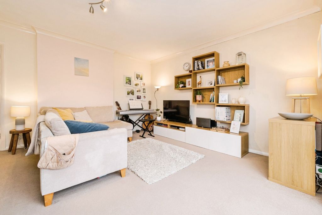 Property photo 3 of 16 Pbox-Img.Jpg