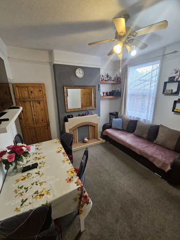 Property photo 3 of 9 Reception1